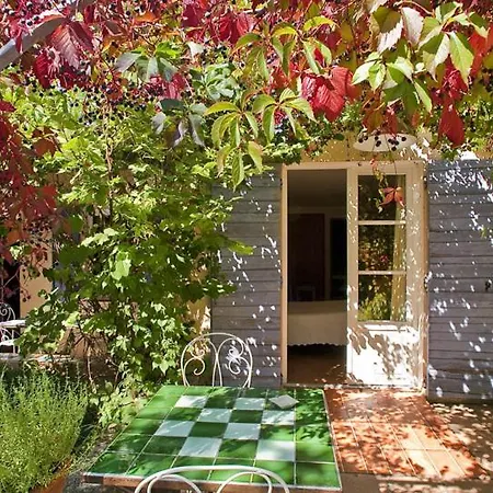 Clos Des Iris Hotel
