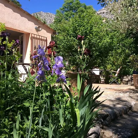 Hotel Clos Des Iris 2*